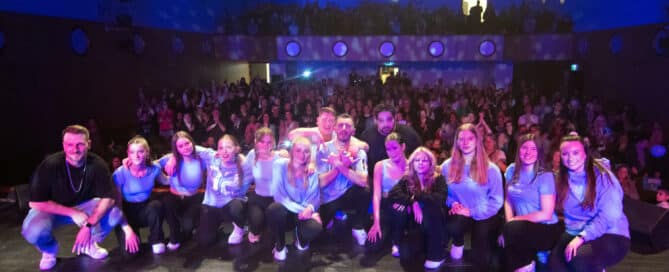 xperience show Gruppenbild Stadttheater Wunstorf